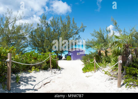 Der Eingang zu den touristischen Strand auf der ansonsten unbewohnten Insel Half Moon Cay (Bahamas). Stockfoto