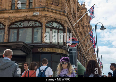 London. Harrods, Knighsbridge. Vereinigtes Königreich. Stockfoto