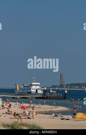 Sommer an der Kieler Förde. Die Menschen Spaß haben, Sonnenbaden am Strand Falckenstein, Kiel, Schleswig-Holstein, Deutschland, Europa Stockfoto