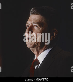 Washington DC., USA, März 3-1-1984 Präsident Ronald Reagan liefert Erläuterungen bei einer Veranstaltung gefördert durch die American Legion Auxiliary Credit: Mark Reinstein/MediaPunch Stockfoto