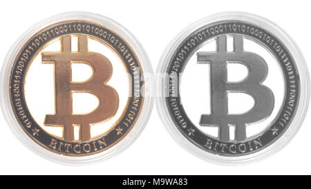 Silberne und Goldene Bitcoin Crypto Währung isoliert auf einem Weißen. Stockfoto