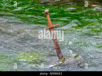 Schwert im Stein im Fluss Cheddar Yeo, cheddar Somerset England Großbritannien Stockfoto