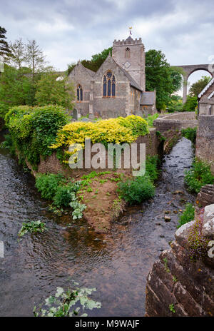 PENSFORD, Großbritannien - 10.Juni 2013: 14. Jahrhundert eine Kirche des Hl. Thomas Beckett, denkmalgeschützte Gebäude, zu einem eigenen Einfamilienhaus umgewandelt Stockfoto