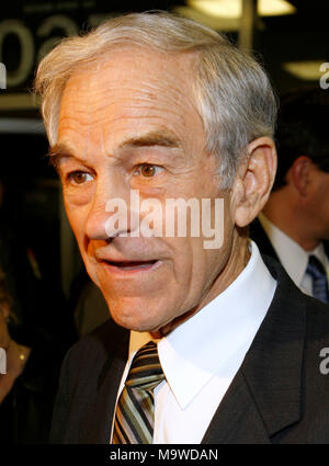 Der kongressabgeordnete Ron Paul dargestellt bei Peter Piper Pizza in Las Vegas, Nevada, 15. Januar, 2008. © kabik / MediaPunch Stockfoto