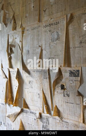 Innenraum eines zerstörten Wohnhaus der sowjetischen Soldaten und ihre Familien in der ehemaligen militärischen Bereich Ralsko in Nordböhmen, Tschechische Republik. Ther Stockfoto