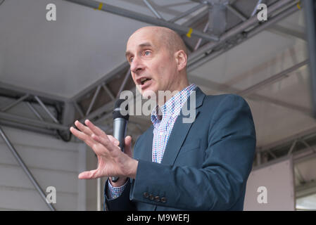 24/03/2018: Leeds: Vereinigtes Königreich: Andrew Adonis (Lord Adonis) - Arbeit Peer-Rede auf dem Great Northern März Kundgebung gegen Brexit organisiert von Stockfoto