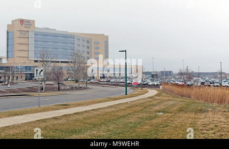 Die Fruchtbarkeitsklinik des Ahuja Medical Center des Universitätskrankenhauses wurde wegen des Verlustes von 4.000 Eiern und Embyros in Beachwood, Ohio, USA, mit Klagen überhäuft. Stockfoto