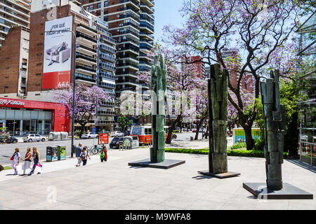 Buenos Aires Argentinien,Palermo,Buenos Aires Lateinamerikanisches Kunstmuseum MALBA Museo de Arte Latinoamericano,Eingang,Außenansicht,Skulpturen,Besucher Stockfoto