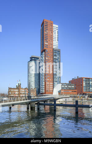 ROTTERDAM - FEB. 8, 2018. Montevideo Tower, dem höchsten Wohnturm der Niederlande bei Kop van Zuid, einen neuen Bereich am südlichen Ufer der Maas. Stockfoto