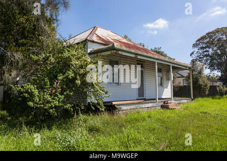 Suburban Wasserfall, einem Vorort am Stadtrand von Sydney, New South Wales, Australien Stockfoto