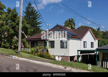 Suburban Wasserfall, einem Vorort am Stadtrand von Sydney, New South Wales, Australien Stockfoto