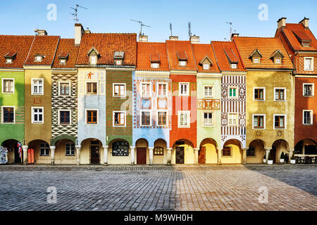 Kaufmannshäuser Poznan Old Market Square bei Sonnenaufgang, Polen. Stockfoto