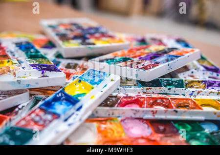 Satz von Wasserfarben. Details über dirty Aquarelle palette Stockfoto