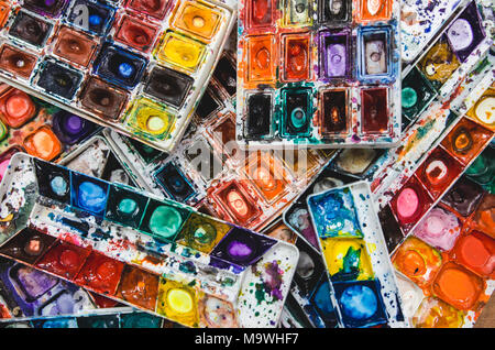 Aquarell Palette. Realistisches Bild mit Flecken. Zusammenfassung Hintergrund Stockfoto