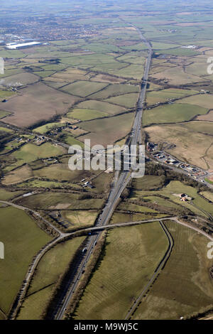 Luftaufnahme Blick südlich der Ausfahrt 59 der A1 (M) bei Newton Aycliffe, County Durham Stockfoto