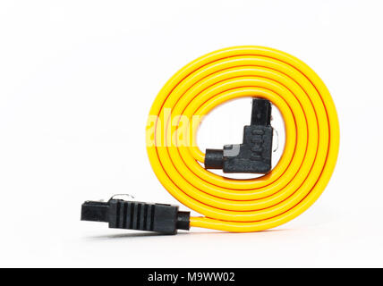 Sata-Kabel für Festplatte auf weißem Hintergrund Stockfoto
