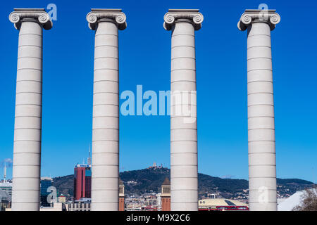 Die vier Spalten Monument des Architekten Puig i Cadafalch, Barcelona, Katalonien, Spanien, Europa. Stockfoto