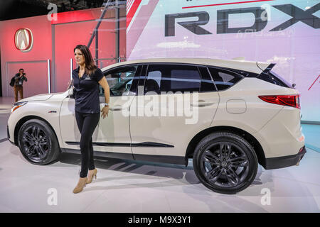 New York, New York, USA. 28. März, 2018. Acura RDX ist nach seiner Enthüllung auf der New York International Auto Show, 28. März 2018 im Jacob K. Javits Convention Center in New York City gesehen. Die Auto Show öffnet am 30. März und wird bis April 8. Credit: William Volcov/ZUMA Draht/Alamy leben Nachrichten Stockfoto