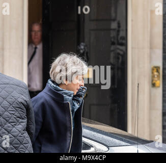 London, Großbritannien, 28. März 2018 Der Premierminister Theresa May kehrt in Downing Street, nachdem Premierminister die Frage Zeitkredit Ian Davidson/Alamy leben Nachrichten Stockfoto