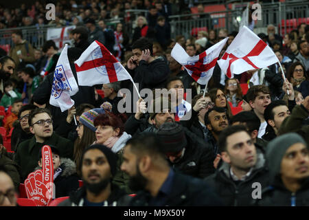 London, Großbritannien. 27. März 2018. England Fans. Fußball International freundlich, England V Italien im Wembley Stadion in London am Dienstag, 27. März 2018. Redaktion verwenden Sie nur pic von Andrew Obstgarten/Alamy leben Nachrichten Stockfoto