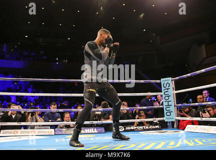 St Davids Hall, Cardiff, Wales, UK. 28. März, 2018. Pubic der Anthony Josua V Joseph Parker Unified Welt Titel kämpfen. Anthony Josua MBE während der öffentlichen Training, mit einem lokalen Boxschule Anthony Josua V Joseph Parker Credit: Huw Fairclough/Alamy leben Nachrichten Stockfoto