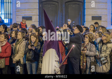 Madrid, Spanien. 28. März, 2018. Die traditionelle Ostern Prozession der Bruderschaft der Zigeuner fand in Madrid statt, die durch die wichtigsten Straßen der Stadt. Credit: Lora Grigorova/Alamy leben Nachrichten Stockfoto