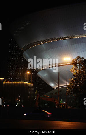 Chengdu Chengdu, China. 27 Mär, 2018. Chengdu, China-27. März 2018: Der UFO-förmigen Theater können in Chengdu, Provinz Sichuan im Südwesten Chinas. Credit: SIPA Asien/ZUMA Draht/Alamy leben Nachrichten Stockfoto