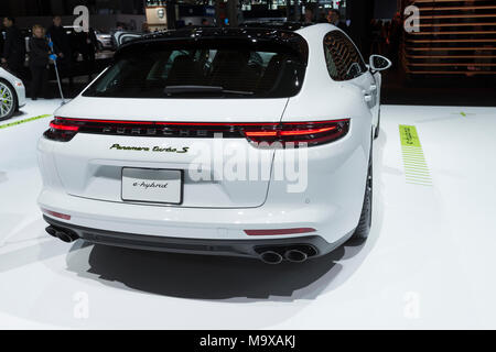 New York, USA. 28. März, 2018. Porsche Panamera Turbo S E-Hybrid-SUV auf Anzeige an 2018 New York International Auto Show" im Jacob Javits Center Credit: Lev radin/Alamy leben Nachrichten Stockfoto