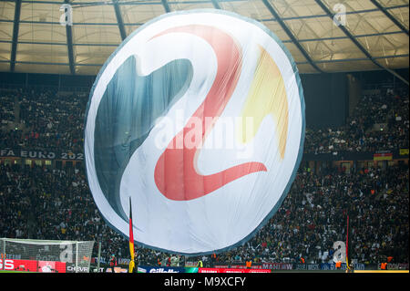 Berlin, Deutschland. 28. März, 2018. Choreografie vor Spielbeginn, Choreo, Show, Funktion, allgemein, Randmotiv, Fussball Laenderspiel, Freundschaftsspiel, Deutschland (GER) - Brasilien (BRA) 0:1, am 27.03.2018 in Berlin/Deutschland. | Verwendung der weltweiten Kredit: dpa/Alamy leben Nachrichten Stockfoto