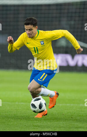 Berlin, Deutschland. 28. März, 2018. Philippe COUTINHO (BRA) mit Kugel, Einzelaktion mit Kugel, Aktion, ganze Figur, Hochformat, Fussball Laenderspiel, Freundschaftsspiel, Deutschland (GER) - Brasilien (BRA) 0:1, am 27.03.2018 in Berlin/Deutschland. | Verwendung der weltweiten Kredit: dpa/Alamy leben Nachrichten Stockfoto