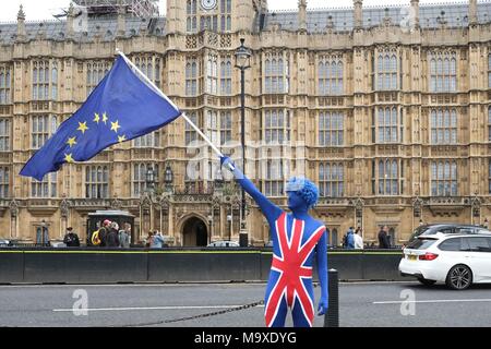 London, Großbritannien. 29. März 2018. Mit einem Jahr zu gehen der Artikel 50 Zeitraum, anti Brexit Demonstranten vor den Häusern des Parlaments appellieren an die Regierung zu stoppen Großbritannien aus der Europäischen Union. Credit: Claire Doherty/Alamy leben Nachrichten Stockfoto