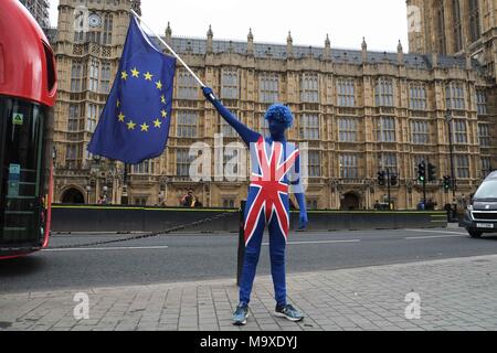 London, Großbritannien. 29. März 2018. Mit einem Jahr zu gehen der Artikel 50 Zeitraum, anti Brexit Demonstranten vor den Häusern des Parlaments appellieren an die Regierung zu stoppen Großbritannien aus der Europäischen Union. Credit: Claire Doherty/Alamy leben Nachrichten Stockfoto