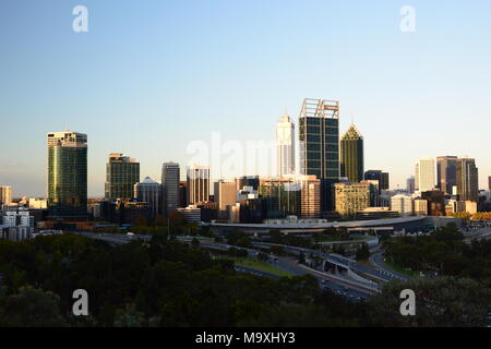 Perth Skyline von Kings Park gesehen. Western Australia Stockfoto