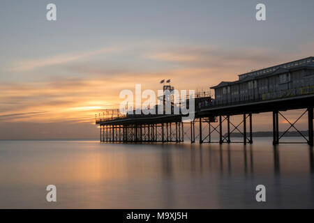 Paignton Pier bei Sonnenaufgang Stockfoto
