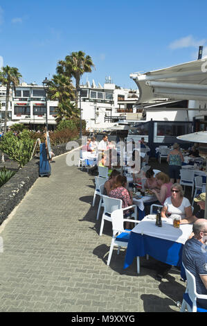 Dh Puerto del Carmen Hafen PUERTO DEL CARMEN LANZAROTE Altstadt Hafen restaurants Touristen Cafe Restaurant. Stockfoto