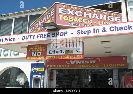 dh-Shop PUERTO DEL CARMEN LANZAROTE Geld Geldwechsel aus Lizenz Shop Geldwechsel zu speichern Stockfoto