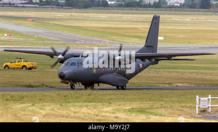 PARIS, Frankreich, 23.Juni, 2017: Französische Luftwaffe CASA CN-235 Verkehrsmittel Flugzeug rollt nach der Landung auf dem Flughafen Le-Bourget Stockfoto