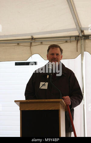 Jordan ARRA bahnbrechende Ereignis. Den Jordan River National Fischzuchtanstalt in (NFH) Elmira, Mich., brach Boden am Freitag, 14. Mai, an den Beginn der Brüterei Projekte zur Verbesserung von der American Recovery und Reinvestment Act finanziert. Diese Projekte umfassen den Bau von zwei Fische Aufzucht Gebäuden auf outdoor Laufbahnen, die Modernisierung der Fischzuchtanstalt Abwasserbehandlung System und die Installation eines geothermischen Heizungsanlage. Stockfoto