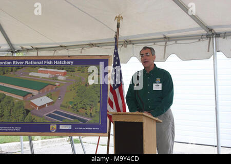 Jordan ARRA bahnbrechende Ereignis. Den Jordan River National Fischzuchtanstalt in (NFH) Elmira, Mich., brach Boden am Freitag, 14. Mai, an den Beginn der Brüterei Projekte zur Verbesserung von der American Recovery und Reinvestment Act finanziert. Diese Projekte umfassen den Bau von zwei Fische Aufzucht Gebäuden auf outdoor Laufbahnen, die Modernisierung der Fischzuchtanstalt Abwasserbehandlung System und die Installation eines geothermischen Heizungsanlage. Stockfoto