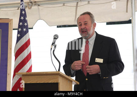 Jordan ARRA bahnbrechende Ereignis. Den Jordan River National Fischzuchtanstalt in (NFH) Elmira, Mich., brach Boden am Freitag, 14. Mai, an den Beginn der Brüterei Projekte zur Verbesserung von der American Recovery und Reinvestment Act finanziert. Diese Projekte umfassen den Bau von zwei Fische Aufzucht Gebäuden auf outdoor Laufbahnen, die Modernisierung der Fischzuchtanstalt Abwasserbehandlung System und die Installation eines geothermischen Heizungsanlage. Stockfoto