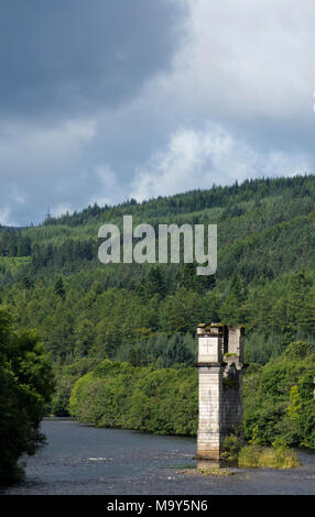 Invergarry und Fort Augustus alte Eisenbahn Pier in River Oich, Fort Augustus Stockfoto