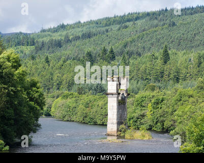 Invergarry und Fort Augustus alte Eisenbahn Pier in River Oich, Fort Augustus Stockfoto