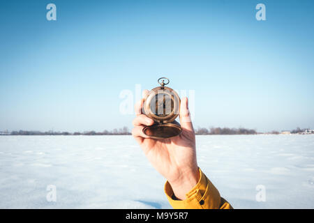 Mann mit dem Zirkel in der Hand Stockfoto