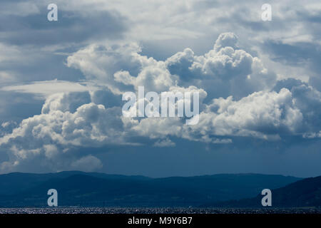 Über Kessock Brücke, Inverness, Beauly Firth Cloud Stockfoto