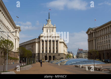 Allgemeine Ansicht der Pl. Nezavisimost mit der ehemaligen Kommunistischen Partei Haus, Teil der Largo, Sofia, Bulgarien. Stockfoto