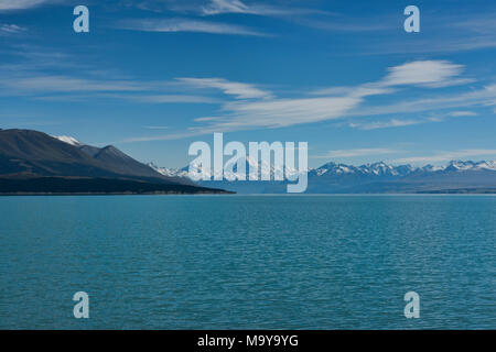 Mount Cook (Aoraki) und den südlichen Alpen Webstuhl über Lake Pukaki, Südinsel, Neuseeland Stockfoto