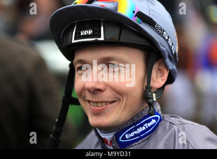 Jockey Jason Watson vor 32 Rot 32 Rote Lincoln Lincoln während der Tag in Doncaster Racecourse Stockfoto