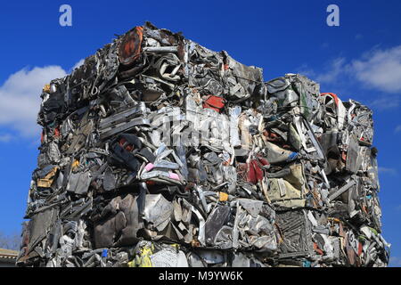 Schrott, ruiniert und zerkleinerte Teile Stockfoto