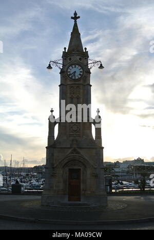 Die mallock Memorial Clock Tower im Stadtzentrum von Torquay, Devon, England. Stockfoto