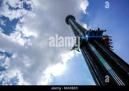 Tower drop im Siam Park City Stockfoto